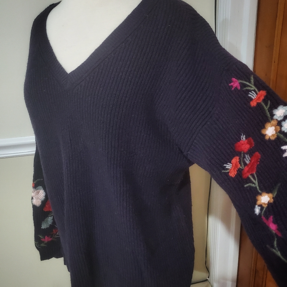 AE Embroidered Sweater XL